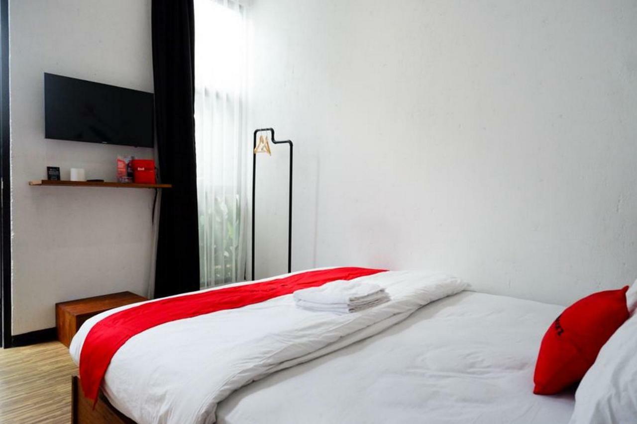 Reddoorz @ Jalan Raya Semat Canggu Hostel Bali Exterior photo